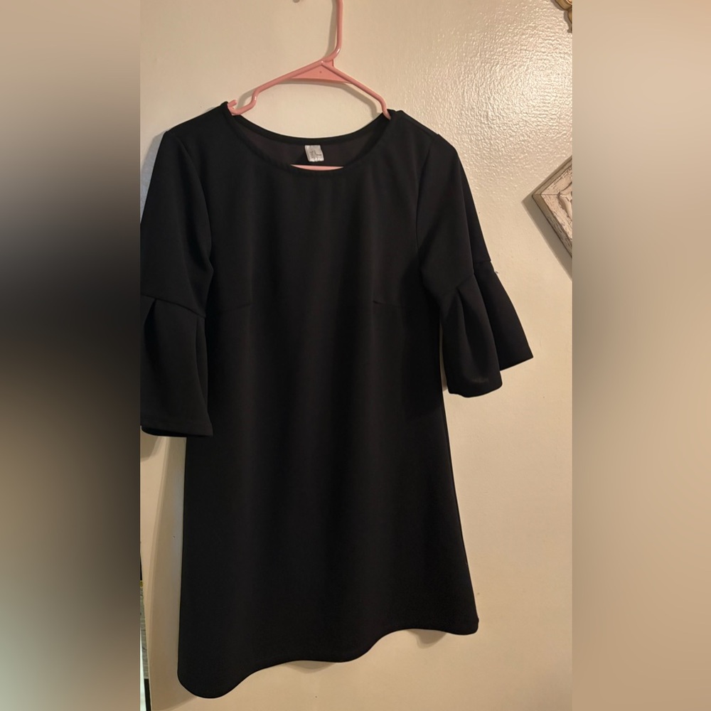 Elegant Black Dress with Ruffled Sleeves